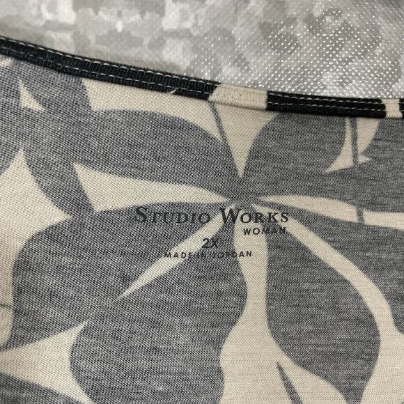 Studio Works Women's Plus Size Black & White Floral Top - Size 2X - Crochet Lace - Picture 6 of 7